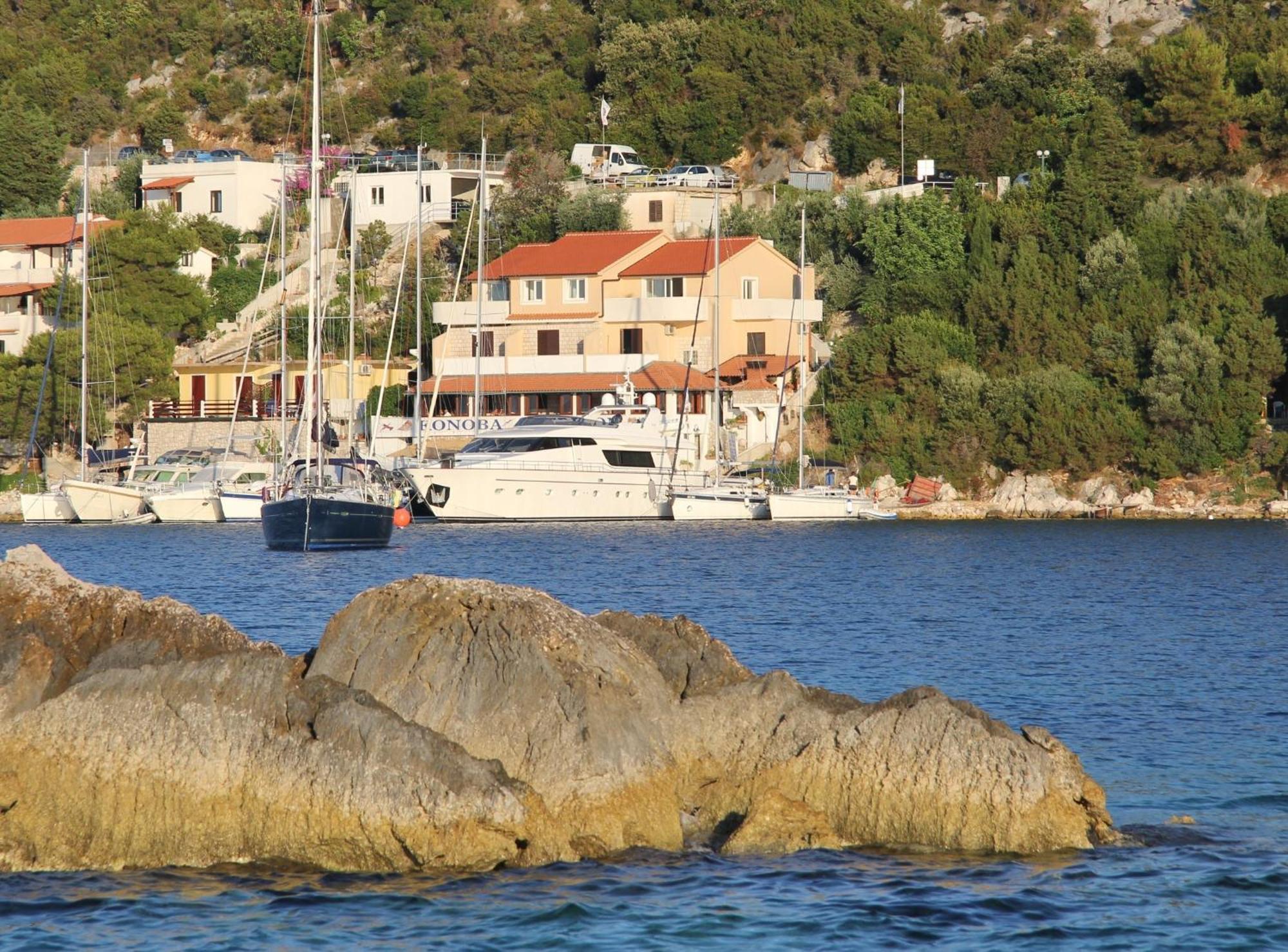 Accommodation Triton Lastovo Exterior foto